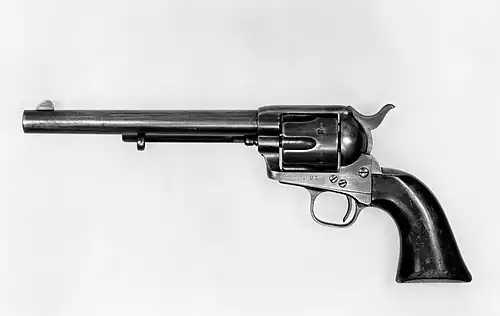 „Peacemaker“ Colt Single-Action Army Revolver, serial no. 4519, mit US Schlag, 1874 an die US-Armee ausgeliefert.