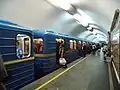E-4807 im U-Bahnhof Universität der Metro Kiew, 2013