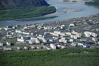 Blick auf Ust-Nera mit der Indigirka