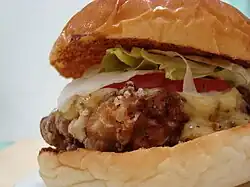 „Burger“[Anm. 9][22] mit Hühnchen-Karaage, 2008