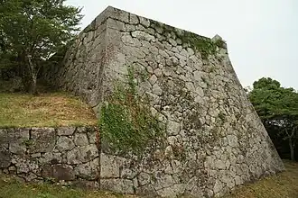 Basis des Nebenturms