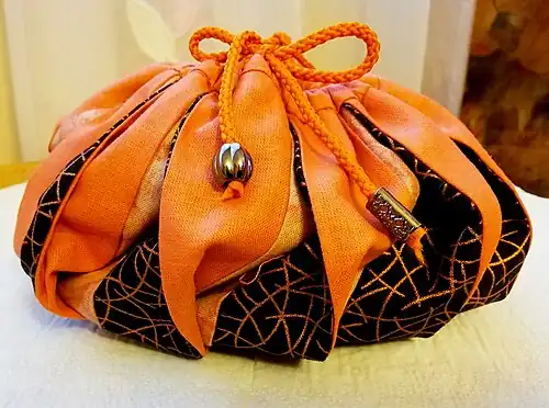 Ein moderner Patchwork-Stoffbeutel