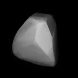 Ungleichmäßiges eher quaderhaftes und unten rechts etwas spitz zu laufendes Objekt in milchig-weiß vor schwarzem Hintergrund.