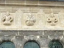 Reliefs mit Personen