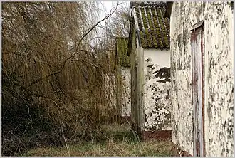 Aufnahmen der verwitterten Wohnhäuser des Militärflugplatzes RAF Upper Heyford