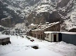 Erzengelkloster / Prizren (1343–1352 erbaut): im März 2004 in Gegenwart von KFOR-Soldaten geplündert und niedergebrannt[242][243]