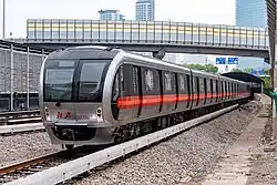 Zug gem. GB-Standard GB/T 7928-2003 (Typ B1) bei der U-Bahn Peking Länge/Breite Einzelwagen: 19/2,8&nbsp;m Kapazität pro Einzelwagen: 240 Personen Stromversorgung: 750 V, Stromschiene Minimaler Bogenradius: 250&nbsp;m