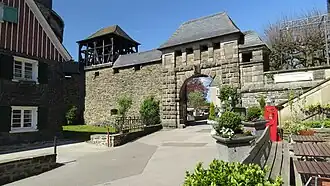 Mitteltor und Glockenturm