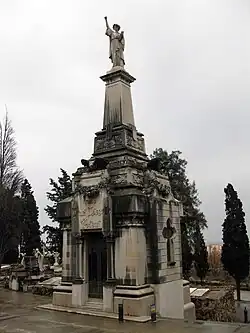 Das Pantheon für Manuel Malagrida von Lluís Callén i Corzán (1865–1952) auf dem Friedhof von Montjuïc in Barcelona