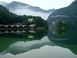 Der Bootshafen von Schönau am Königssee am späten Abend