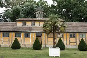 Linker Seitenflügel