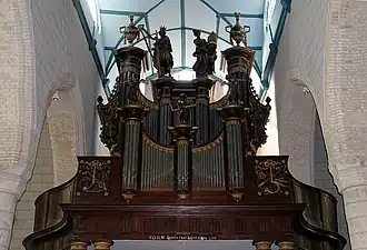 Orgel der Stiftskirche Notre-Dame-de-la-Crypte.