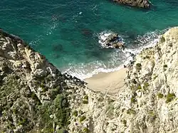 Felsen, Bucht und Meer