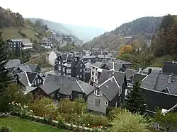 Lauscha mit seinen schieferbeschlagenen und schiefergedeckten Häusern