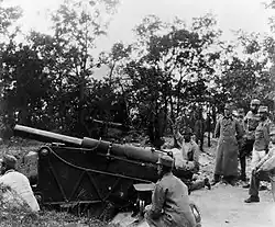 120-mm-Minimal­scharten­kanone M96 aus den Werk Matarello in Feldstellung