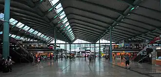 Vorhalle des Bahnhofs (2013)