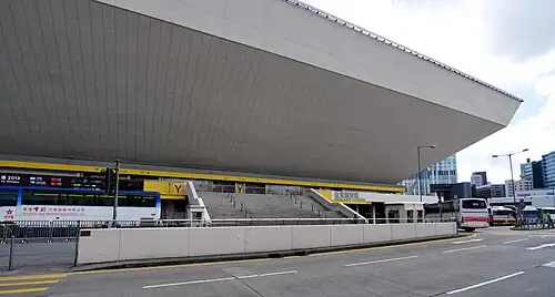 Eingang und Einfahrt