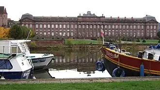 Das große Bassin in Saverne mit Rohan-Schloss