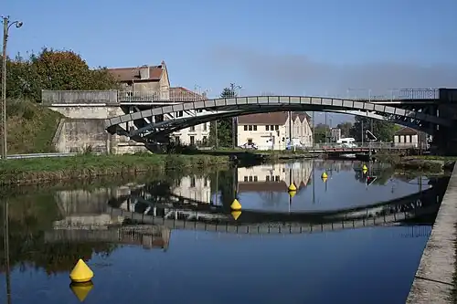 Canal de la Marne au Rhin mit Eisenbahnbrücke und Straßenklappbrücke