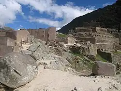 Weg zum Monumentalkern von Ollantaytambo