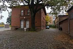 Nr. 3: Eingangsseite, Hof