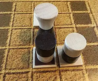 Seti: Spieldarstellung des Spiels Seti-Aleph mit Pharaoh, Hohepriestern und Totenschiffen