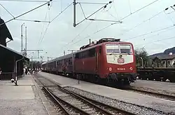 111&nbsp;014 im Bahnhof Traunstein am 18. Mai 1992