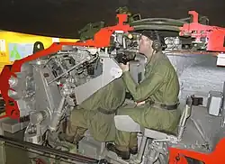 Geschützturm mit Kommandant und Ladeschütze Centurion-Panzer.