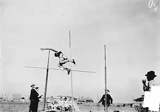 Ward McLanahan beim&nbsp;Stabhochsprung