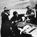 P2-Konstrukteur Vittorio Jano (links) und Antonio Ascari (Mitte) beim GP in Italien am 19. Oktober 1924.
