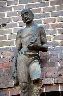 Zusammengesetzte Terrakotta-Skulptur eines Mannes mit Kohle-Brikett, möglicherweise eine Schöpfung des Bildhauers Ludwig Vierthaler