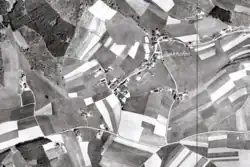 Senkrechtaufnahme von Biekhofen, Hansa Luftbild, 13. August 1953