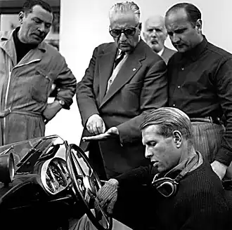 Peter Collins (im Cockpit) 1957 in Modena