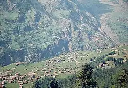 Gebiet nördlich der Kirche; die Kirche ist links am Bildrand zu sehen