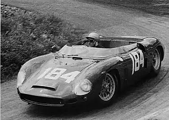 196&nbsp;SP mit dem deutlich sichtbaren einzelnen Lufteinlass an der Front, der für die Fahrzeuge der SP-Serie nach 1963 charakteristisch ist.