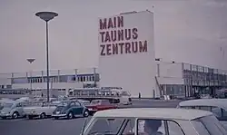 Main-Taunus-Zentrum kurz nach Eröffnung (7. August 1964)