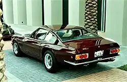 Kopie und Original: Monteverdi High Speed 375 S (links) und Ferrari 365 GT 2+2 (rechts)