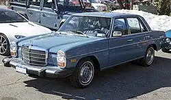 230.4 (1974), US-Ausführung