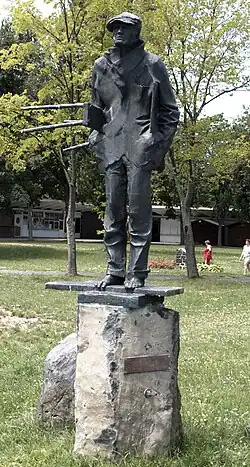 Foto um 1912, Bronzestatue am Hafen von Badacsony