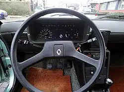 Lenkrad und Kombiinstrument