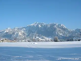 Tegelberg, rechts Schloss Neuschwanstein