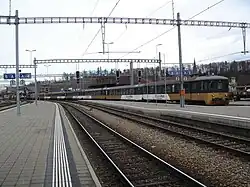 Golden-Pass-Line-Komposition der BLS im Bahnhof Spiez, 2006