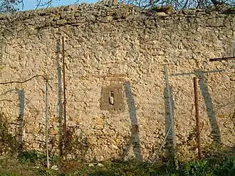 Außenseite der Ortsbefestigung mit Schießscharte