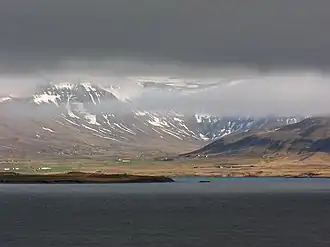 Skarðsheiði im Hintergrund