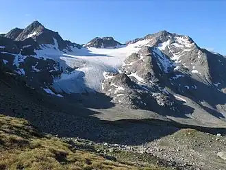 Piz Sesvenna (rechts) mit Sesvennagletscher.