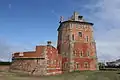Turmfort: Sechseckiger Vauban-Turm (1693–1697), „Goldener Turm“, Geschützturm eines Inselforts des 17. Jh. in Camaret-sur-Mer, Frankreich