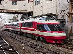 Einfahrender Panorama-Eilzug