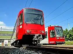 Zwei Fahrzeugtypen, die unter anderem im Stadt- und Straßenbahnnetz der SWB eingesetzt werden