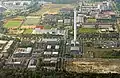 Technologiepark Bremen, Mitte: ZARM-­Instituts­gebäude und Fallturm, da­hinter: Zentral­bereich der Universität Bremen