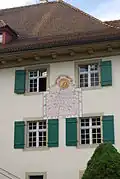 Sonnenuhr auf dem Gästehaus des Klosters